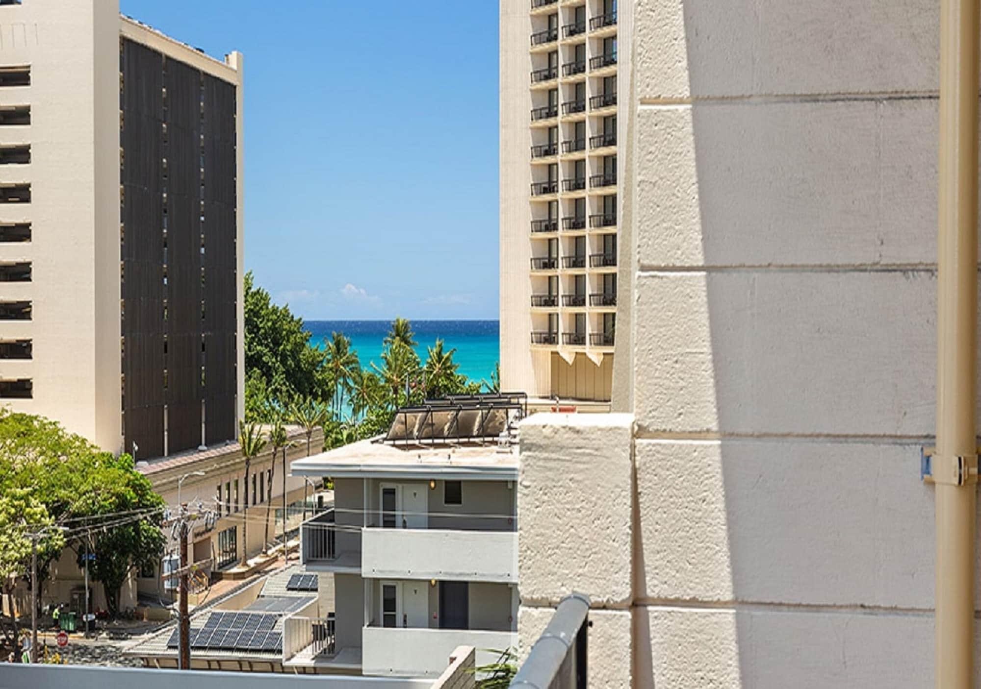 Castle Bamboo Waikiki Hotel Honolulu Exterior photo